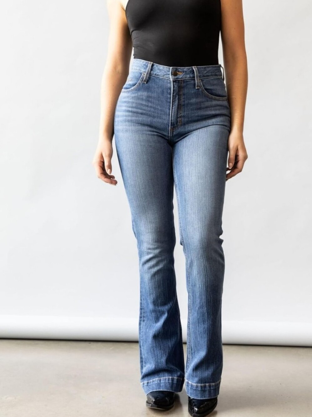 Kimes Ranch Womens Jennifer Ultra High Rise Wide Flare Mid Wash Jeans Size 16 30 - Picture 5 of 12